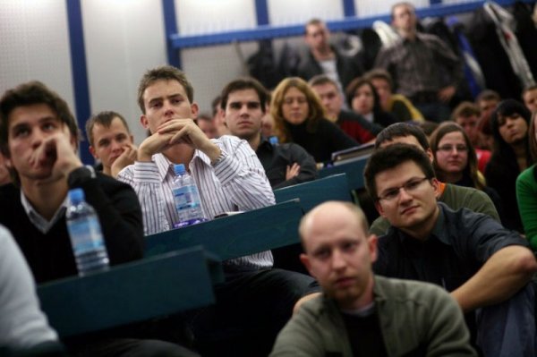 Objavljen je javni razpis za državne štipendije